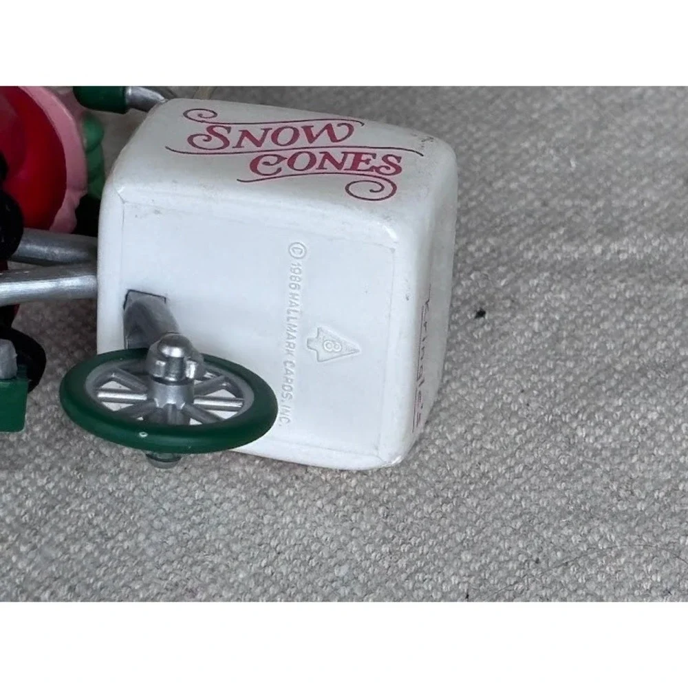 Hallmark Kringles‎ Ice Cream Snow Cones Santa Tricycle Ornament 1986